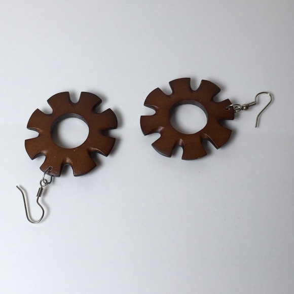 Stylish Large Natural Wooden Wheel Dangle Drop Earrings Dark Brown Lightweight - Picture 4 of 5